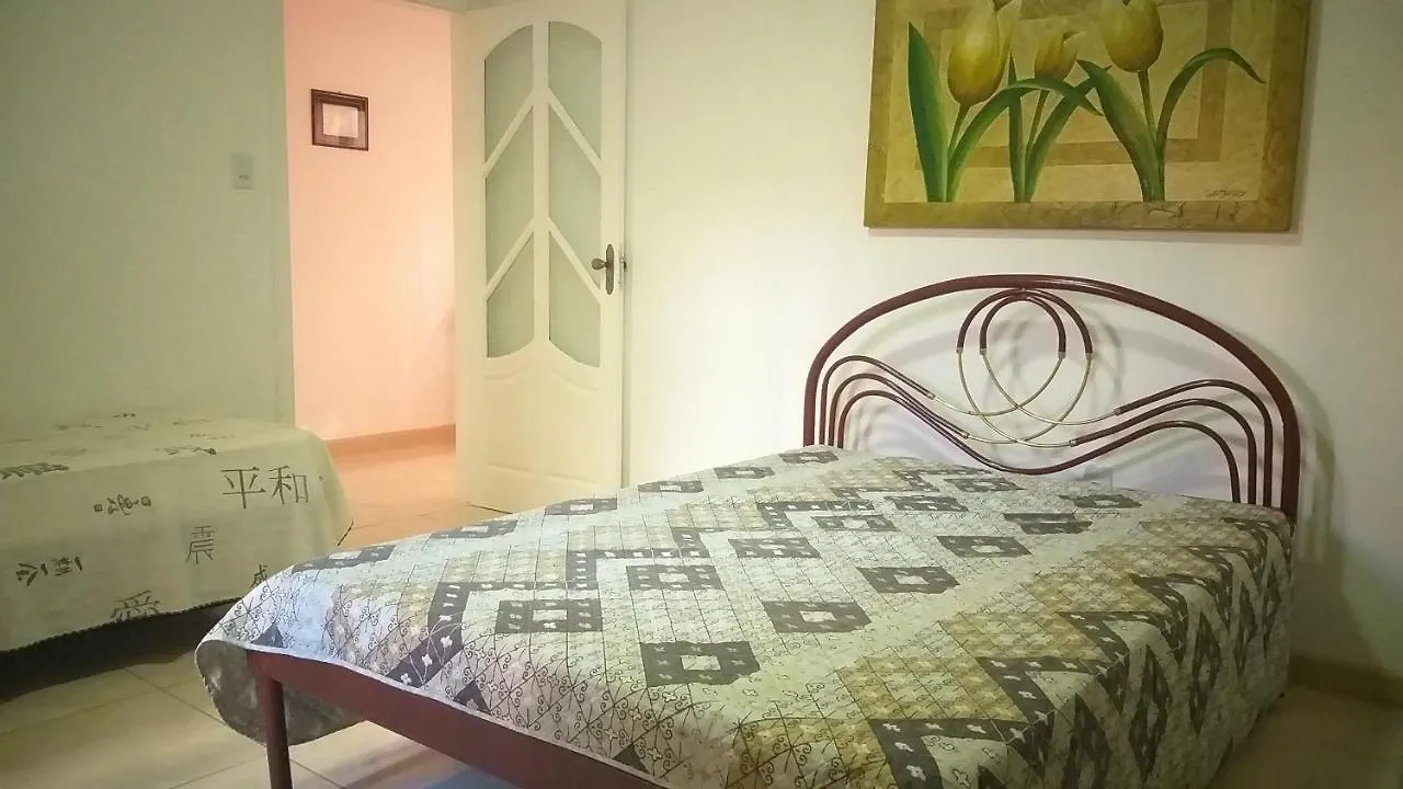 Casa 01 Dorm Terreno Compartido Vila Bombinhas 0*,  Brasil