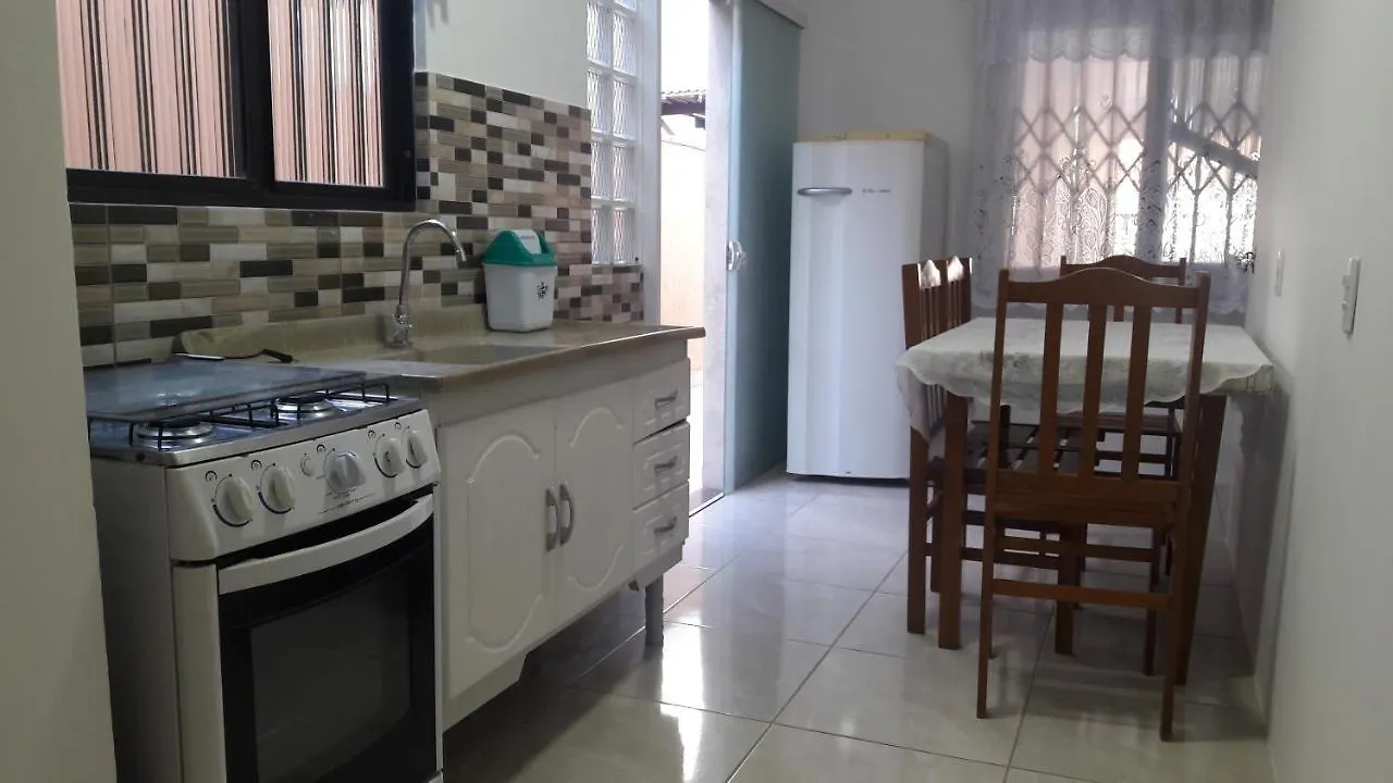 Casa 01 Dorm Terreno Compartido Vila Bombinhas Brasil