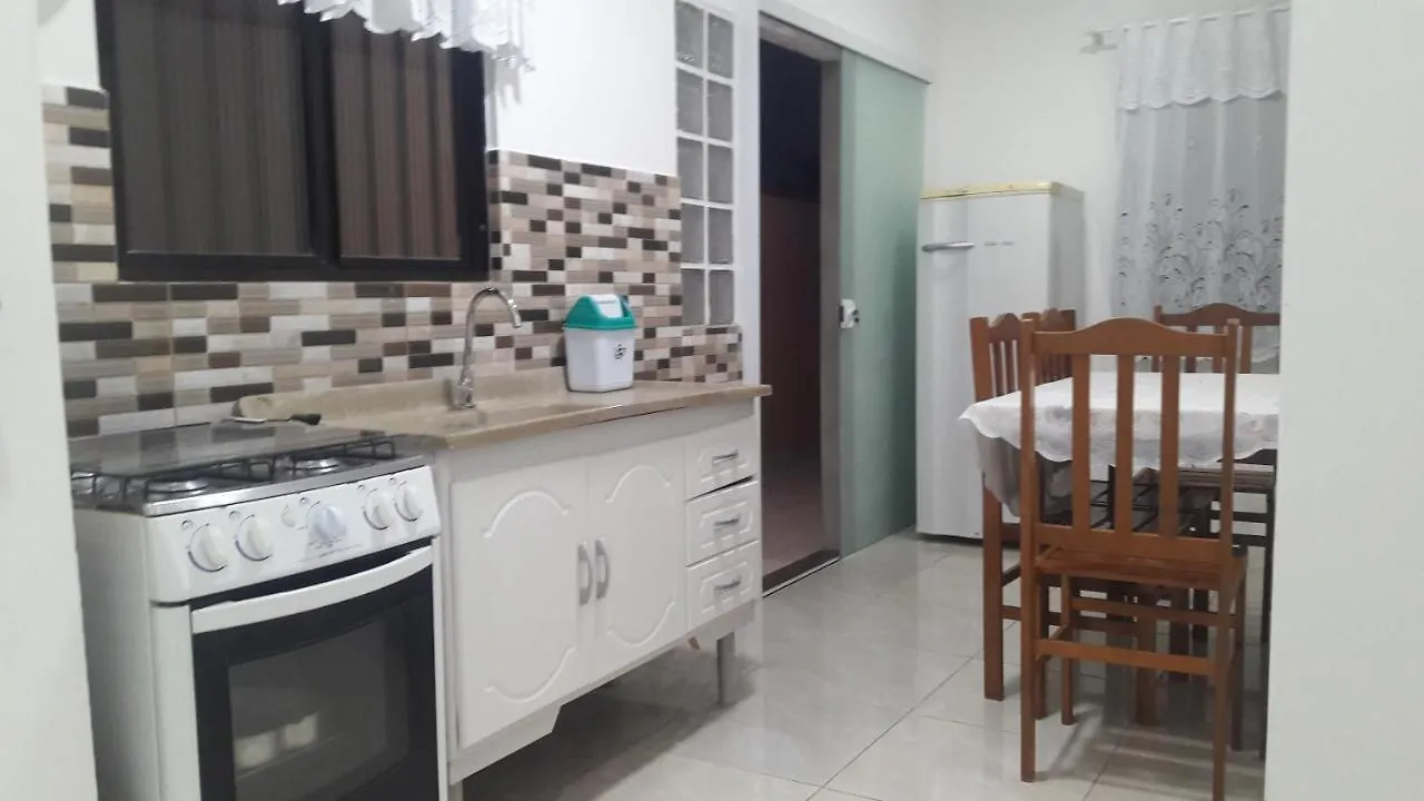 Casa 01 Dorm Terreno Compartido Vila Bombinhas 0*,