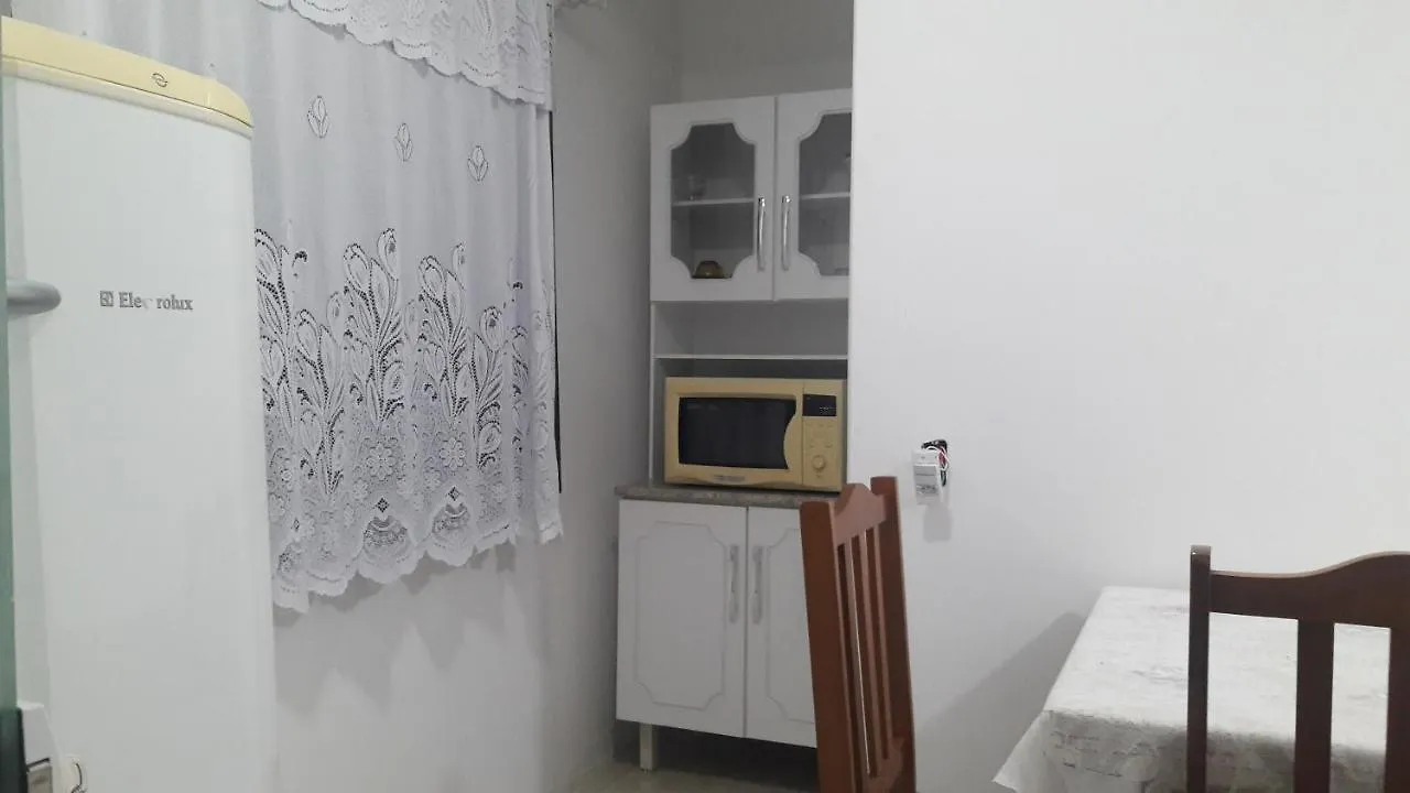 Casa 01 Dorm Terreno Compartido Vila Bombinhas Casa de Férias