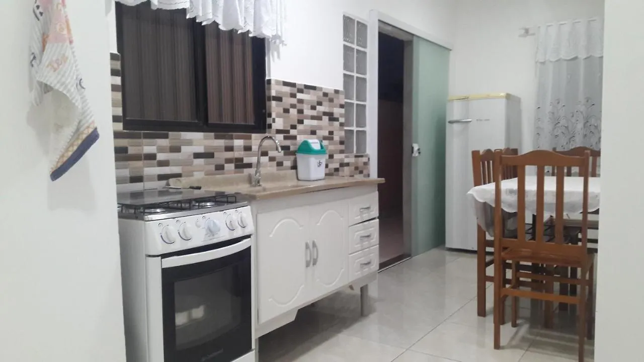 Villa Casa 01 Dorm Terreno Compartido Bombinhas Brasile